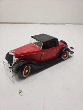 Solido Ford V8 Roadster 1934 Diecast Model Car 1/19 Scale Red Black Convertible